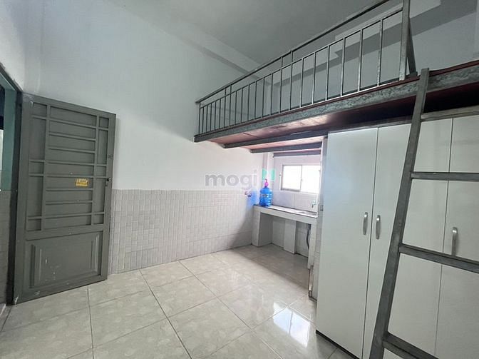 Hình ảnh Phòng gác lửng cửa sổ thoáng mát Tên lửa 25m2 gần bến xe miền tây