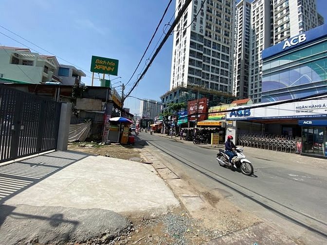 Hình ảnh Bán khuôn đất 235m2 full thổ cư mặt tiền Nguyễn Duy Trinh, P.BTT, Q2