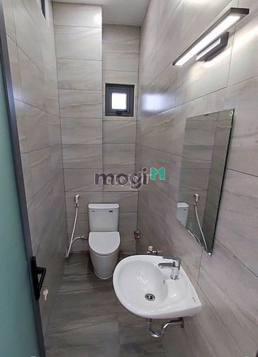 Hình ảnh Cho thuê nhà mới mặt tiền Quận 1