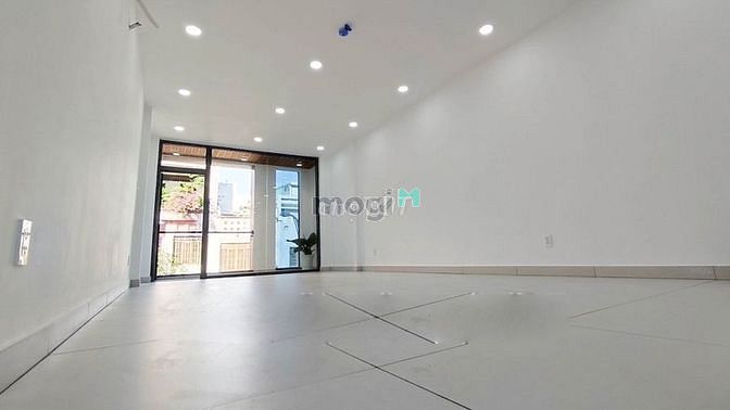 Hình ảnh Cho thuê nhà mới mặt tiền Quận 1
