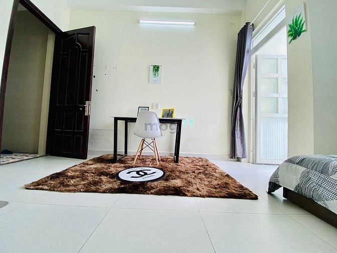 Hình ảnh Phòng bancol, cửa sổ lớn ngay chợ Phạm Văn Bạch