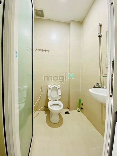 Hình ảnh Phòng bancol, cửa sổ lớn ngay chợ Phạm Văn Bạch