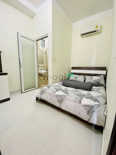 Hình ảnh Phòng bancol, cửa sổ lớn ngay chợ Phạm Văn Bạch