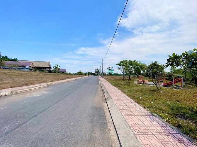 Hình ảnh Đất Nền Sổ Hồng riêng có sẵn, khu dân cư hiện hữu giá dưới 2 tỷ