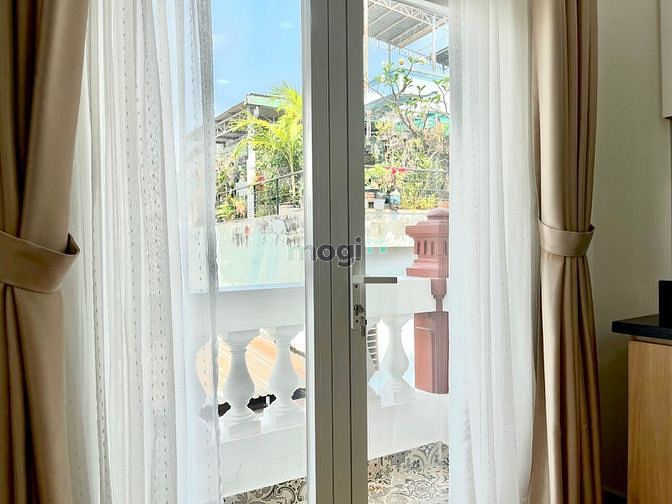 Hình ảnh Trống thuê studio full nội thất view ban công quận 1 an ninh