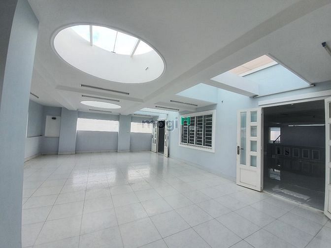 Hình ảnh Tòa nhà 1300m2 Góc 2MT Tên Lửa dg số 7