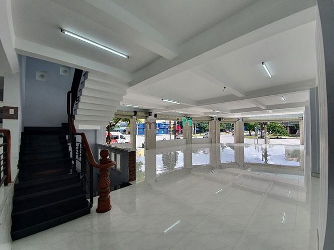 Hình ảnh Tòa nhà 1300m2 Góc 2MT Tên Lửa dg số 7
