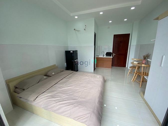 Hình ảnh Trống căn 1PN siêu thoáng mát có cửa sổ giếng trời, có ban công