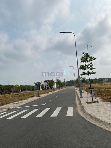 Hình ảnh Bán gấp đất lô mặt tiền Dương Đình Hội, Phước Long B, Q9.80m2 Giá 1tỷ8