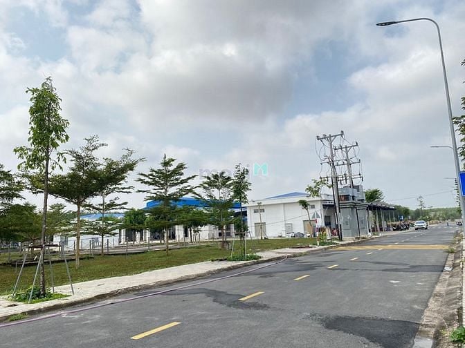 Hình ảnh Bán gấp đất lô mặt tiền Dương Đình Hội, Phước Long B, Q9.80m2 Giá 1tỷ8