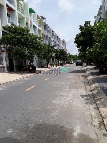 Hình ảnh Bán đất nền chính chủ đường 10m khu Bình Phú DT(4x18) Q6