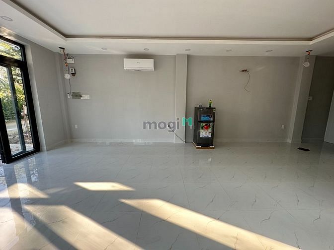 Hình ảnh Văn Phòng rộng 45m2 có thể làm kho sẵn máy lạnh tủ lạnh