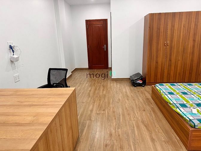 Hình ảnh Chdv 70m2 full nội thất 1 pn 1wc có hầm để xe có thang máy
