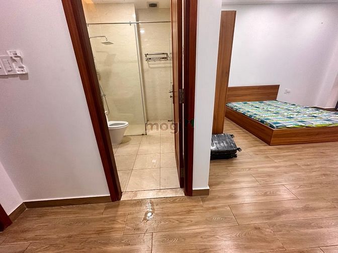 Hình ảnh Chdv 70m2 full nội thất 1 pn 1wc có hầm để xe có thang máy