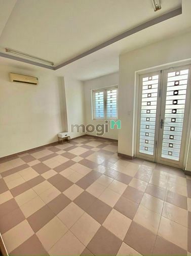 Hình ảnh Nhà mặt tiền dg le thi chợ ngay chung cu lasaca. Siêu thi