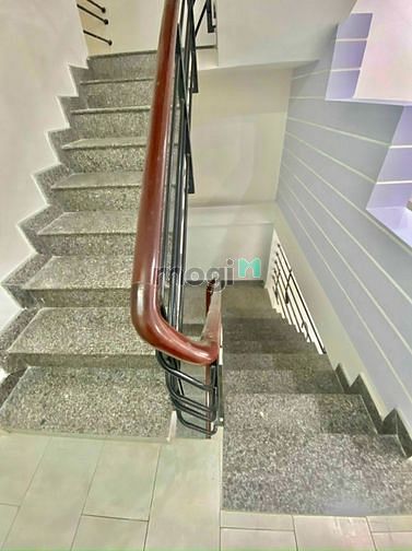 Hình ảnh Nhà mặt tiền dg le thi chợ ngay chung cu lasaca. Siêu thi
