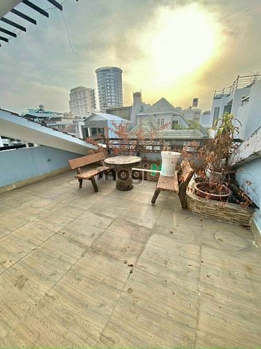 Hình ảnh Nhà mặt tiền dg le thi chợ ngay chung cu lasaca. Siêu thi