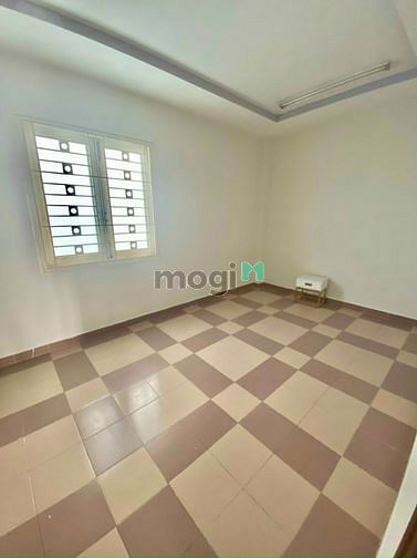 Hình ảnh Nhà mặt tiền dg le thi chợ ngay chung cu lasaca. Siêu thi