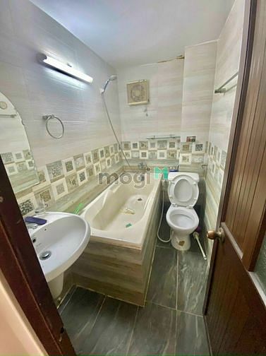 Hình ảnh Nhà mặt tiền dg le thi chợ ngay chung cu lasaca. Siêu thi