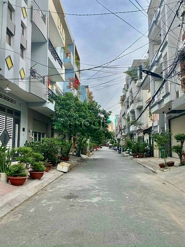 Hình ảnh Nhà mặt tiền dg le thi chợ ngay chung cu lasaca. Siêu thi