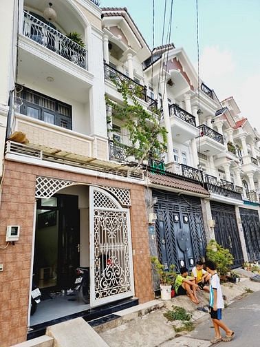 Hình ảnh Bán nhà phố cách Phạm Văn Đồng 100m