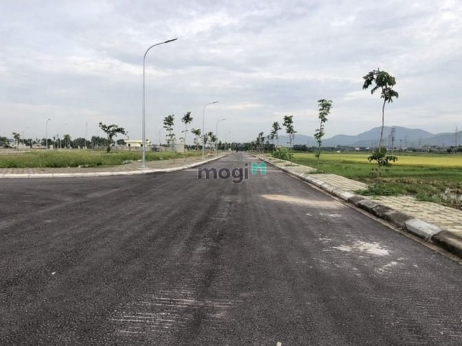 Hình ảnh Gom đất rẻ cho nhà Trang MB66.COM Chính Thức - MB 66 Uy Tín với đất mặt quốc lộ 10 có sổ không cần xây