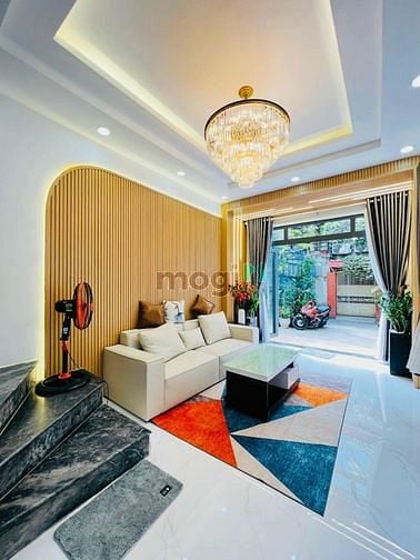 Hình ảnh Nhà bán tại Q1 an tâm về giá cả