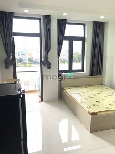 Hình ảnh Phòng ban công full nội thất ngay Quang Trung.