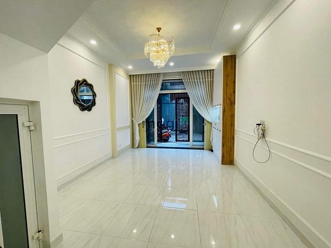 Hình ảnh Nhà đẹp hẻm đậu xe hơi thoải mái Q7