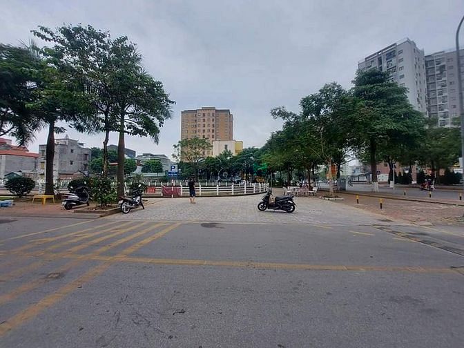 Hình ảnh Thửa đất vuông vắn - trung tâm phúc lợi - ô tô đỗ - gần hồ điều hoà
