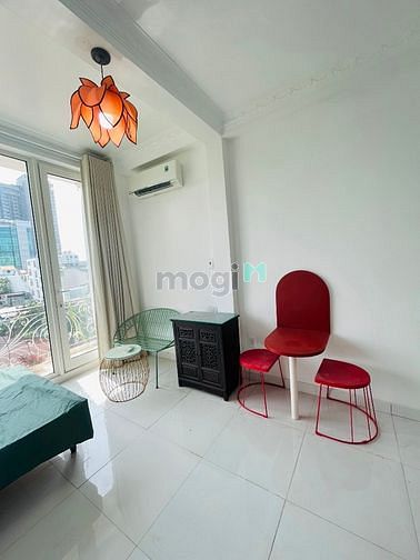 Hình ảnh Studio nhìn ra Hoa Lư quận 1 ban công gần đường tôn đức thắng