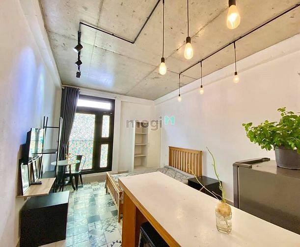 Hình ảnh CH Studio có balcon ngay gần trường UEF