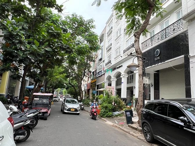 Hình ảnh Cho thuê nhà phố Mỹ Toàn mặt tiền đường Nguyễn Văn Linh, Quận 7