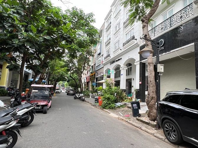 Hình ảnh Cho thuê nhà phố Mỹ Toàn mặt tiền đường Nguyễn Văn Linh, Quận 7