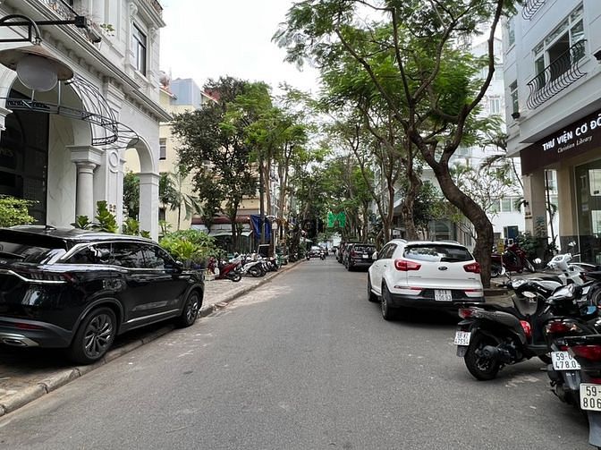 Hình ảnh Cho thuê nhà phố Mỹ Toàn mặt tiền đường Nguyễn Văn Linh, Quận 7