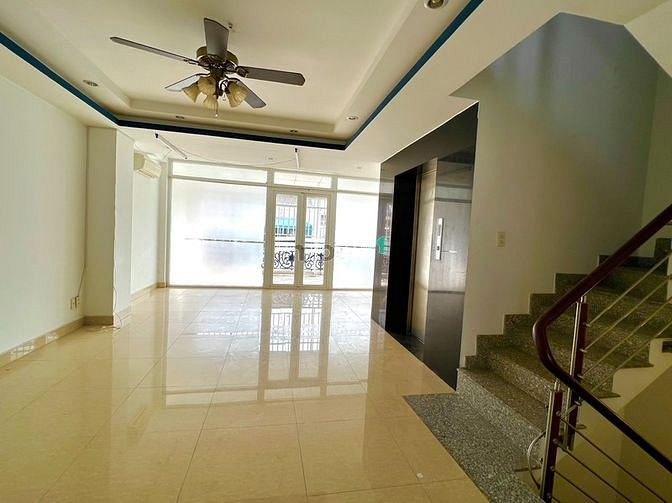 Hình ảnh Cho thuê nhà phố Mỹ Toàn mặt tiền đường Nguyễn Văn Linh, Quận 7