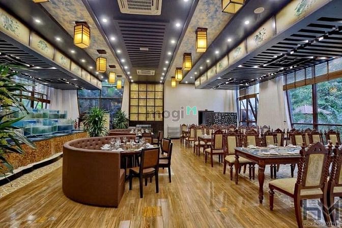 Hình ảnh Cho thuê mặt bằng phố Duy Tân 150m2 MT 13m, KD sầm uất.