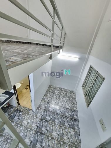 Hình ảnh Phòng gác , bếp , cửa sổ thoáng mát