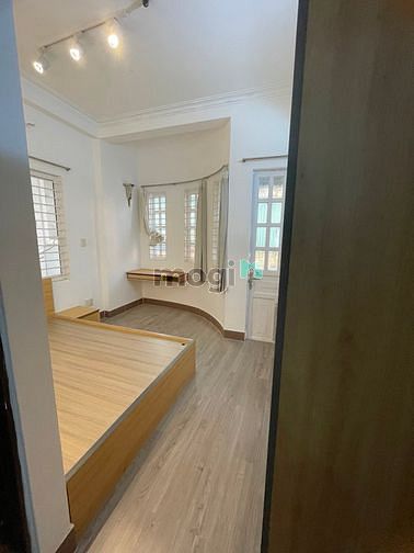 Hình ảnh Siêu phẩm Quận 1 nhà mới xây studio full nội thất ban công ngay chợ Tâ