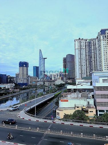 Hình ảnh Studio ban công - cửa sổ view sông Bến Vân Đồn Quận 4 gần cầu Calmette