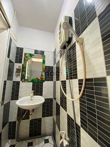 Hình ảnh Phong 2 cửa sổ lớn 2 bên, thoáng mát