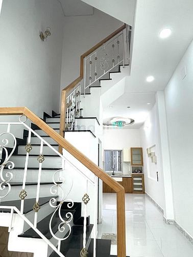 Hình ảnh Bán nhà đẹp Lê Văn Sỹ, hẻm xe hơi. Tân Bình