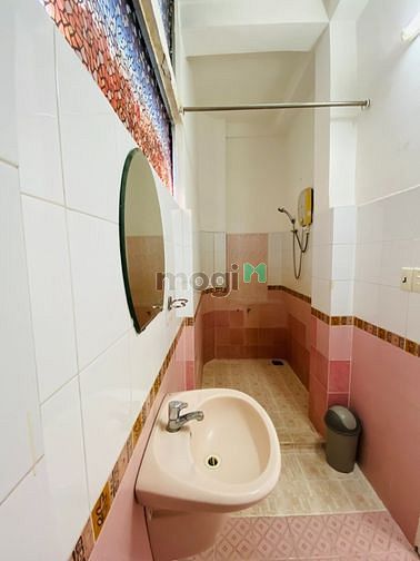 Hình ảnh CHDV Quận 10, Nguyễn Tiểu La , Cửa Sổ Lớn