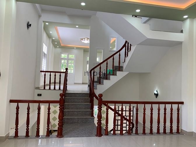 Hình ảnh Cho Thuê Nhà mặt tiền 3 tầng Đô Đốc Lân