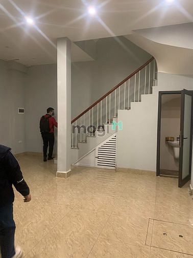 Hình ảnh cho thuê nhà mặt phố lạc trung