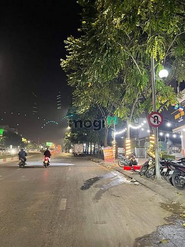Hình ảnh Bán đất MP TRấn Khát Chân, 82m2, mt 5.2m, 36 tỷ