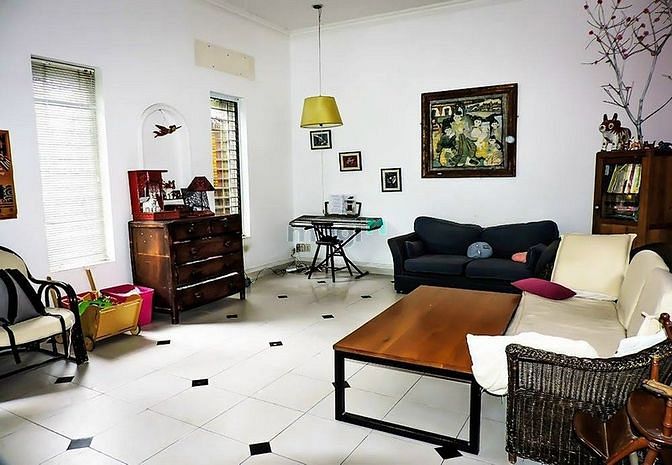Hình ảnh Nhà 3 tầng , 4 phòng, sân phơi, xe hơi đỗ cổng.