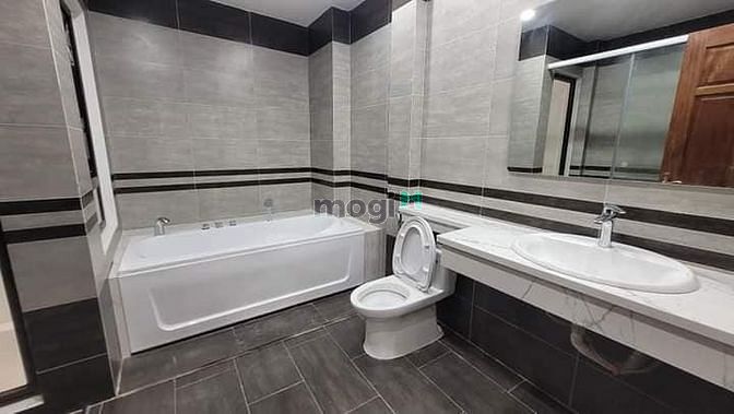 Hình ảnh Ga ra - 6 tầng - Bán nhà Thạch Bàn , Long Biên - 49m x6 tầng, hơn 5 tỷ