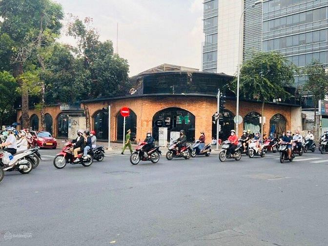Hình ảnh Cho Thuê Góc 2MT 144 - 146 Hai Bà Trưng, Q1, 20x50m,Trệt, DTSD: 1000m2