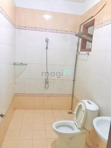 Hình ảnh Phòng full nội thất, có ban công, cửa sổ